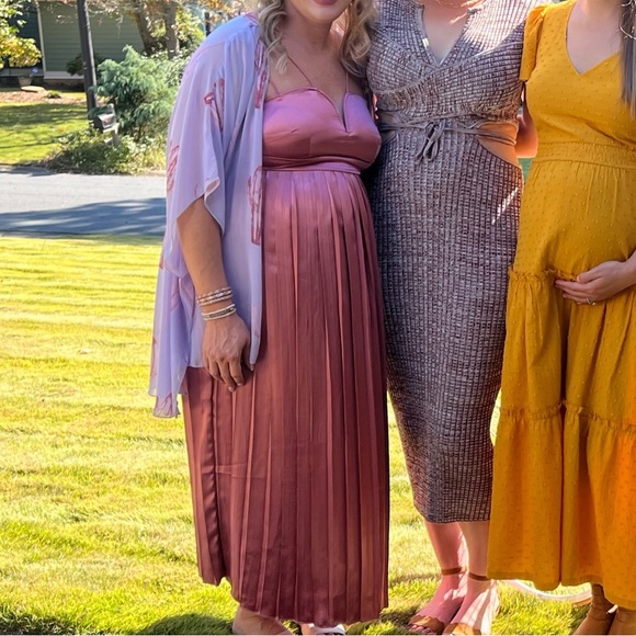 Asos Little Mistress Maternity satin midi dress with pleated skirt in berry-Red - Picture 13 of 15